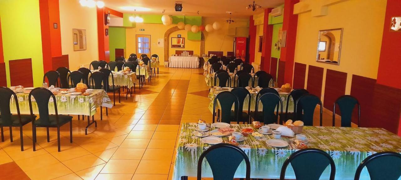 Hotel Krokus Kamienna Gora Ngoại thất bức ảnh