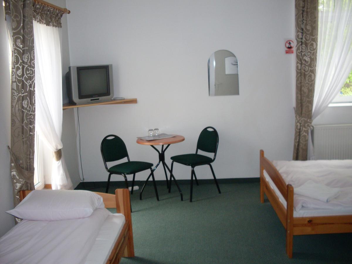 Hotel Krokus Kamienna Gora Ngoại thất bức ảnh