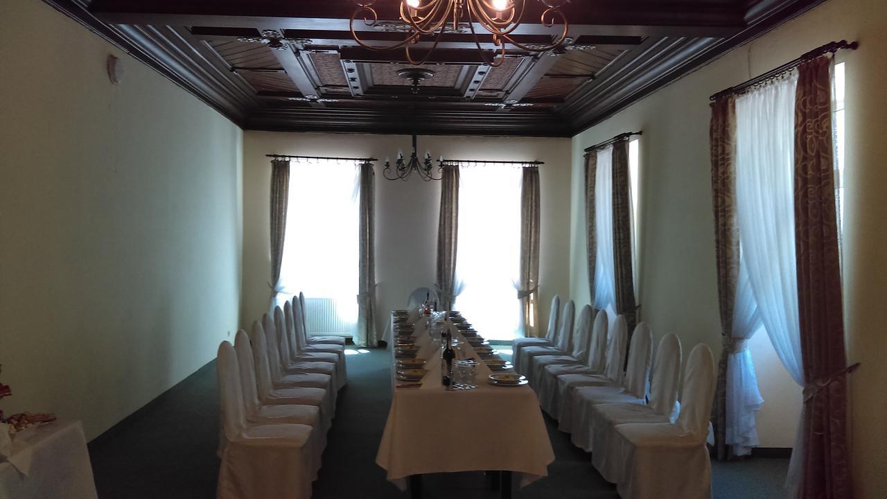 Hotel Krokus Kamienna Gora Ngoại thất bức ảnh