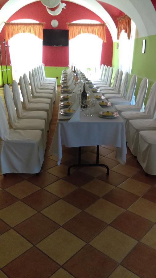 Hotel Krokus Kamienna Gora Ngoại thất bức ảnh