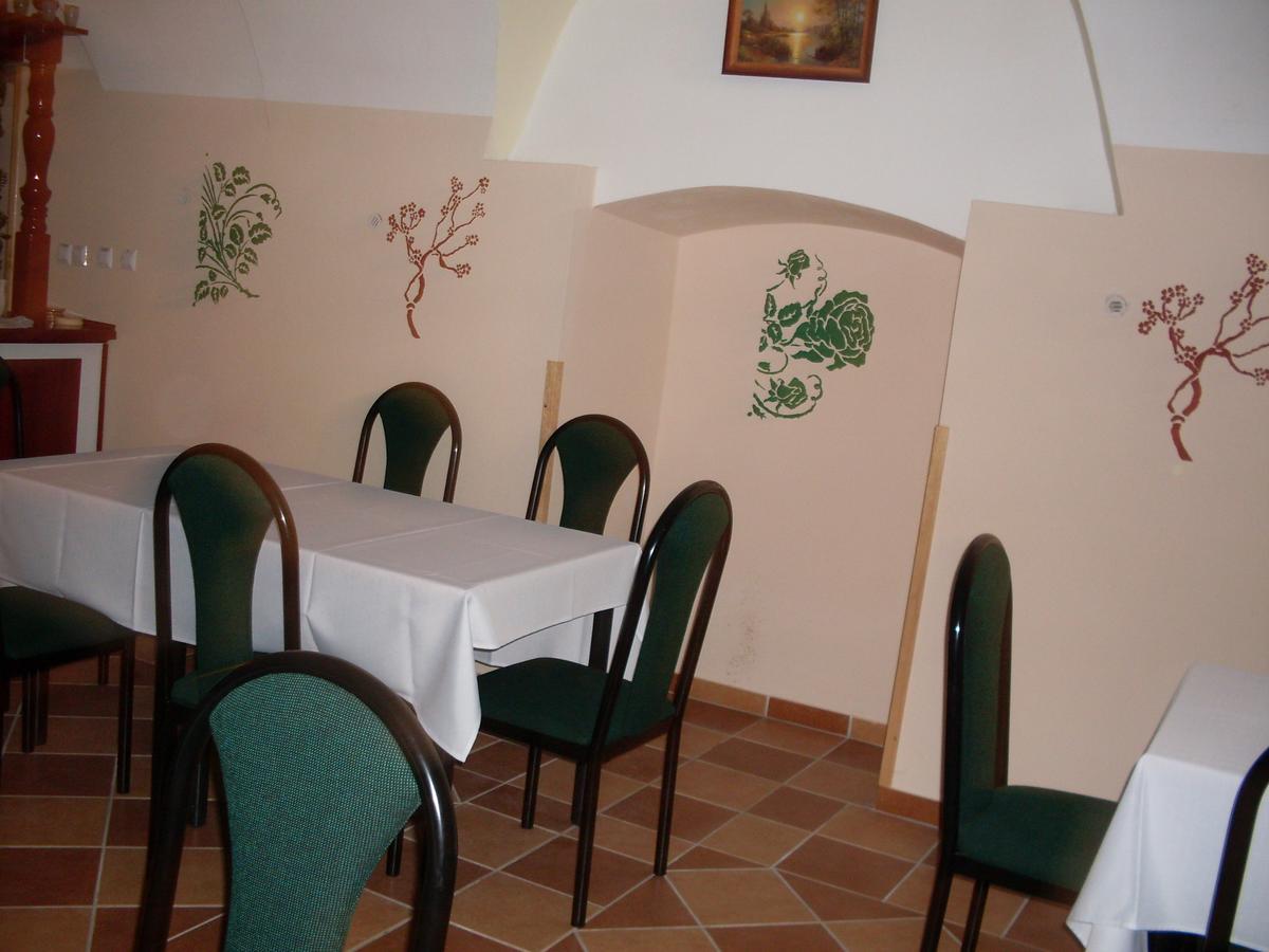 Hotel Krokus Kamienna Gora Ngoại thất bức ảnh